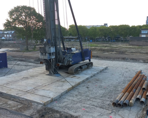 Eerste paal de Geelvinck